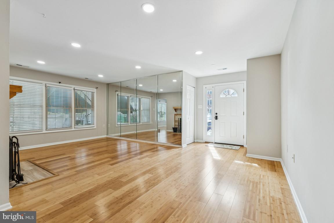 7402 Rokeby Drive Manassas, VA 20109 - Photo 10 of 25 Spacious & open living area