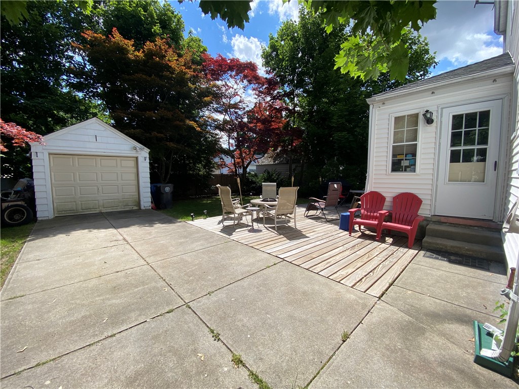 332 Aqueduct Road Cranston, RI 02910 - Photo 4 of 15
