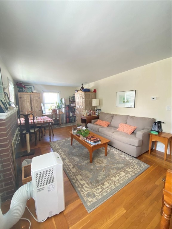 332 Aqueduct Road Cranston, RI 02910 - Photo 5 of 15