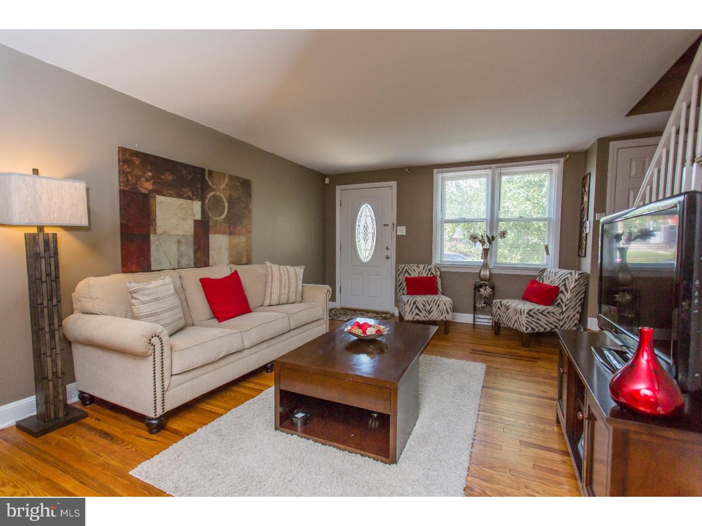 7340 Drexel Road Philadelphia, PA 19151 - Photo 2 of 20 Living Room