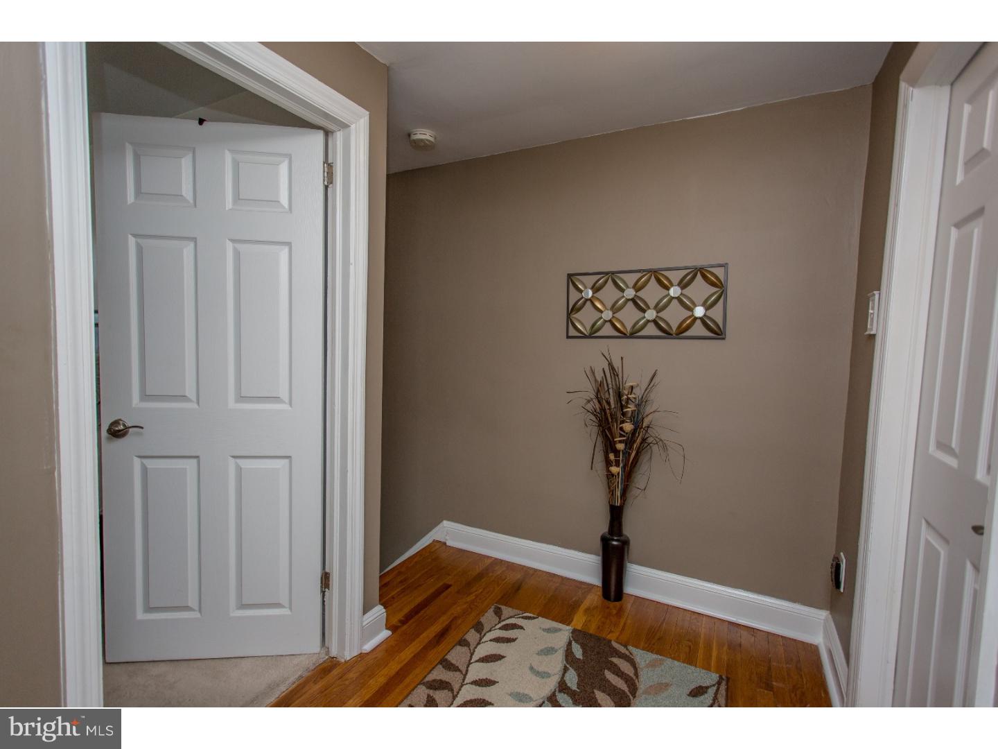 7340 Drexel Road Philadelphia, PA 19151 - Photo 16 of 20 Hallway