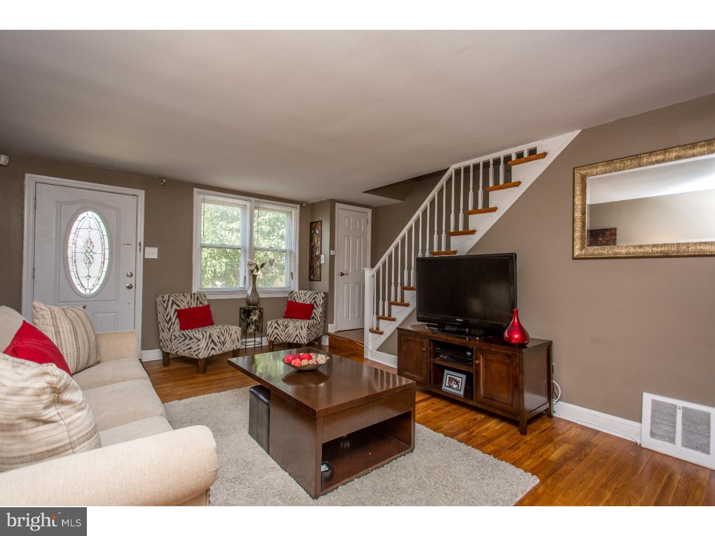 7340 Drexel Road Philadelphia, PA 19151 - Photo 9 of 20 Living Room