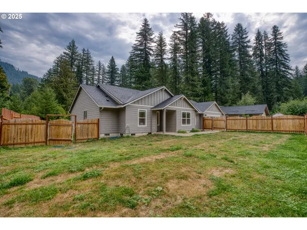 a view of a yard in front of a house with a yard