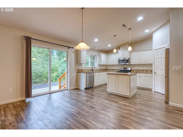 $640,000 | 202 Edgewater Drive, Carson, WA 98610