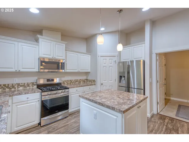 $640,000 | 202 Edgewater Drive, Carson, WA 98610