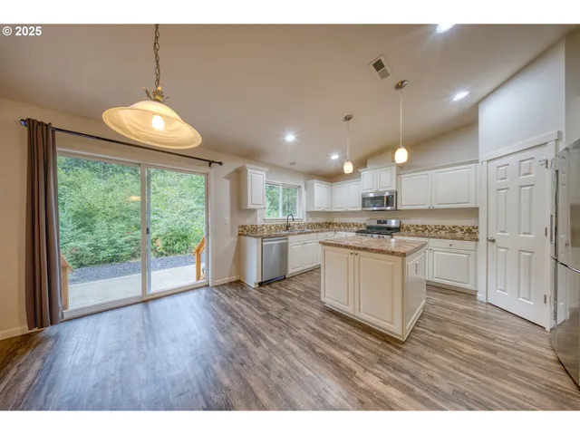 $640,000 | 202 Edgewater Drive, Carson, WA 98610