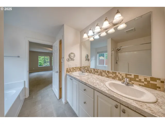 $640,000 | 202 Edgewater Drive, Carson, WA 98610