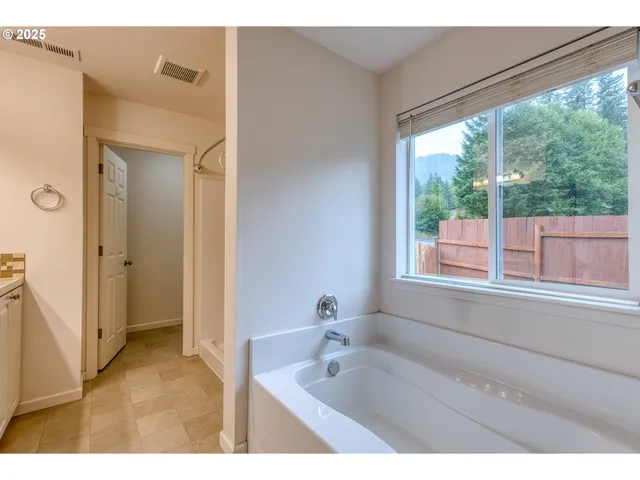 $640,000 | 202 Edgewater Drive, Carson, WA 98610