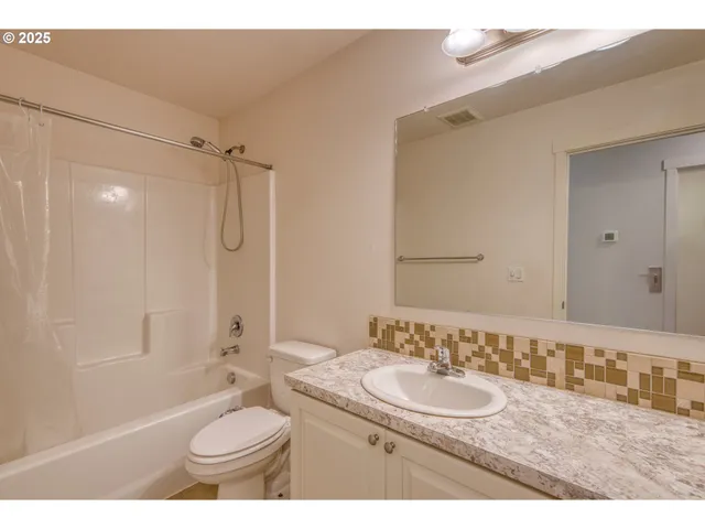 $640,000 | 202 Edgewater Drive, Carson, WA 98610