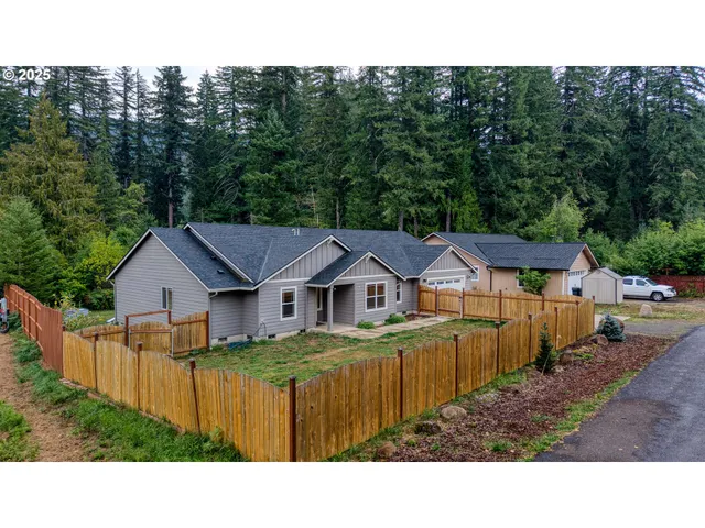 $640,000 | 202 Edgewater Drive, Carson, WA 98610