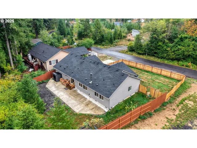 $640,000 | 202 Edgewater Drive, Carson, WA 98610
