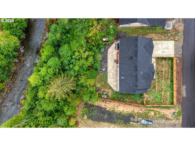 $640,000 | 202 Edgewater Drive, Carson, WA 98610