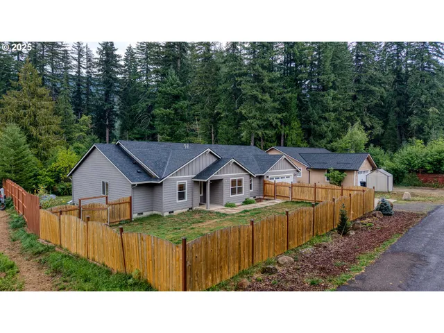 $640,000 | 202 Edgewater Drive, Carson, WA 98610