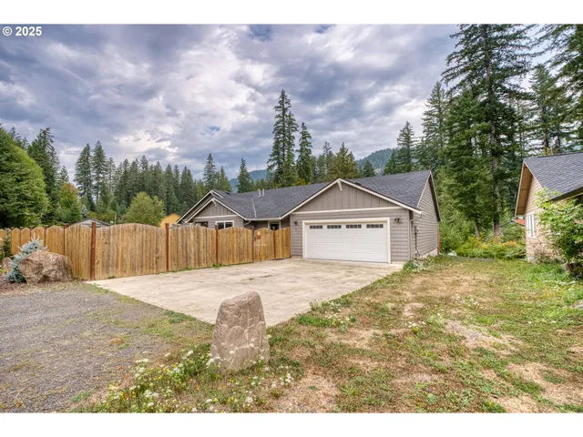 $640,000 | 202 Edgewater Drive, Carson, WA 98610