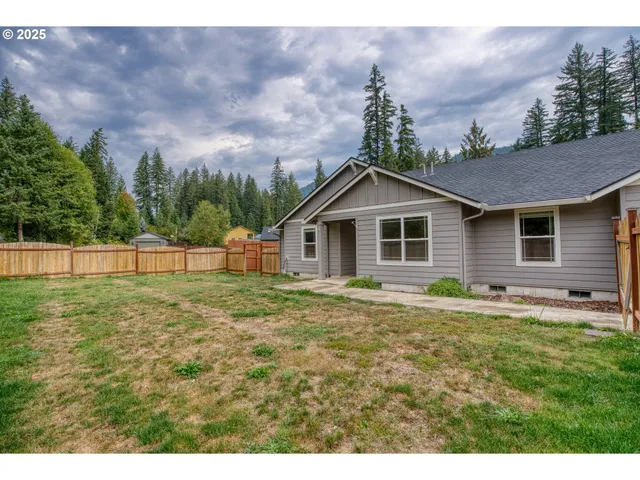 $640,000 | 202 Edgewater Drive, Carson, WA 98610