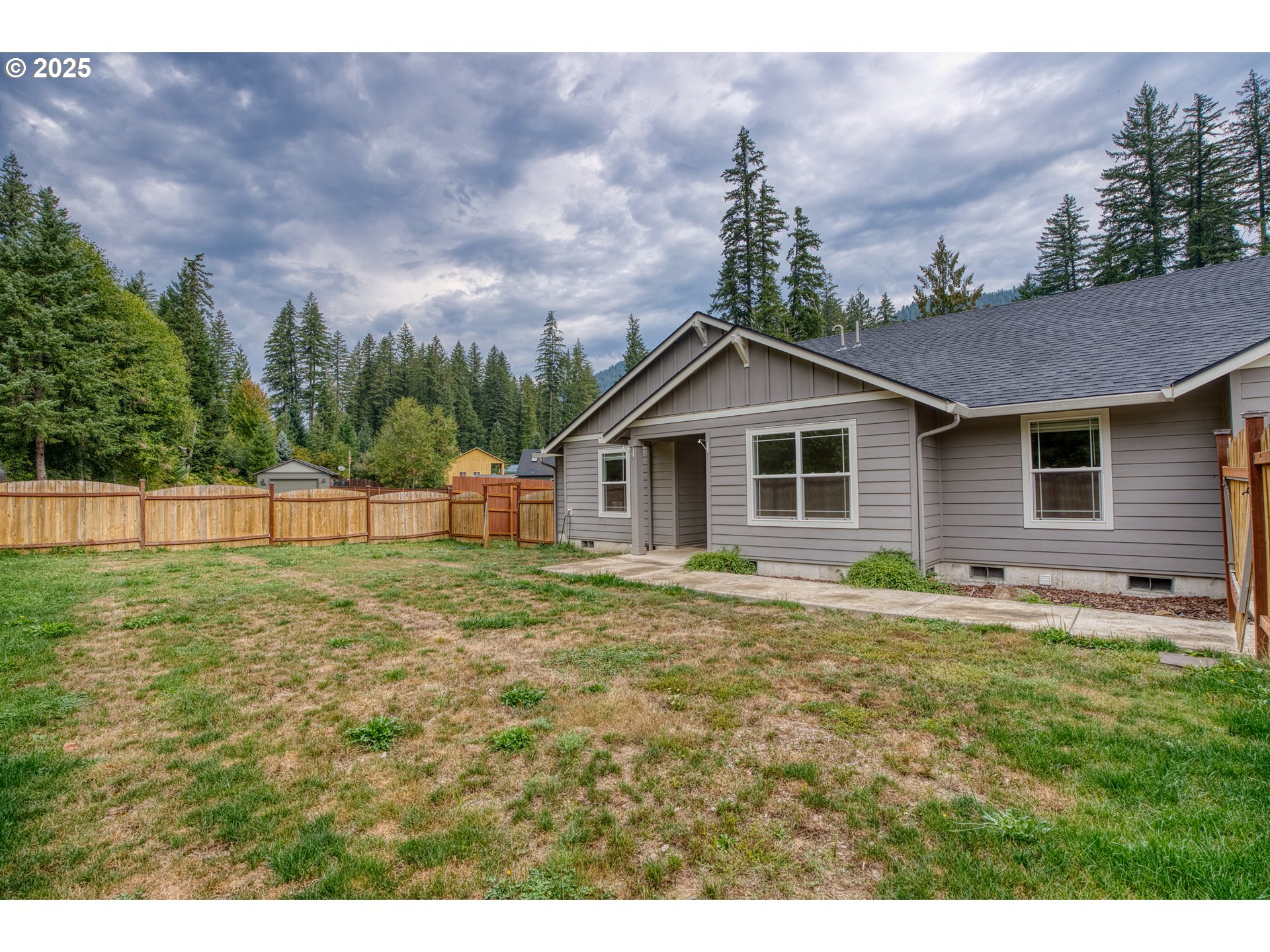 202 Edgewater Drive Carson, WA 98610 - Photo 6 of 48