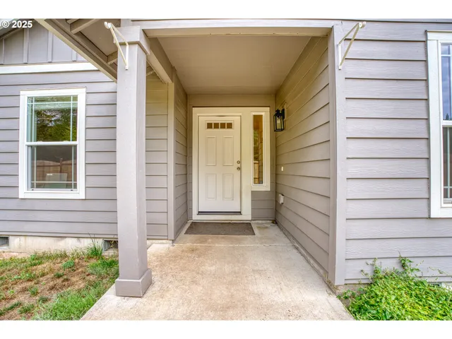 $640,000 | 202 Edgewater Drive, Carson, WA 98610