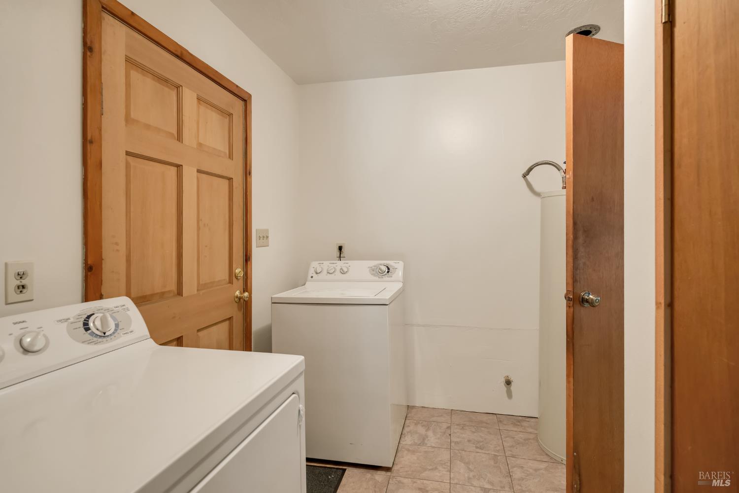 3100 Mill Creek Road Healdsburg, CA 95448 - Photo 13 of 41 a utility room with dryer and washer