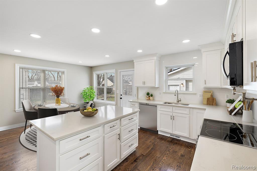 1210 Princeton Road Berkley, MI 48072 - Photo 4 of 50