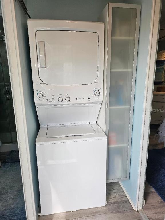 5619 Bayshore Road, Unit 115 Palmetto, FL 34221 - Photo 12 of 21 a utility room with dryer and washer