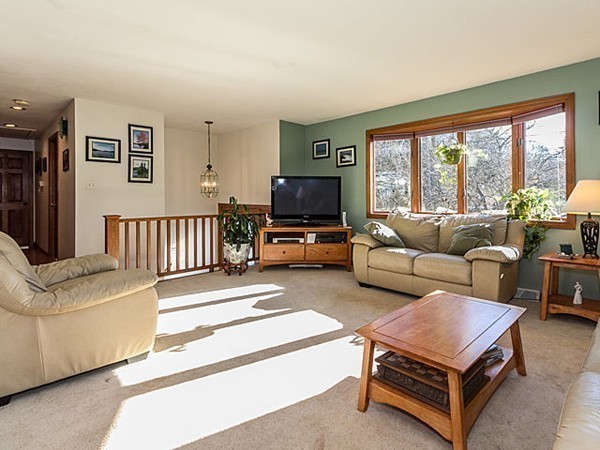 32 Heritage Road Billerica, MA 01821 - Photo 5 of 28