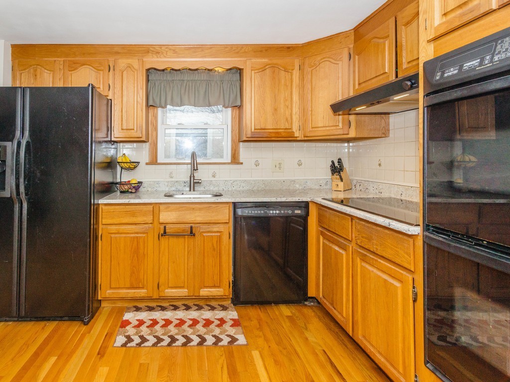 160 Ravenswood Road Waltham, MA 02453 - Photo 6 of 28 Gallery Image 6