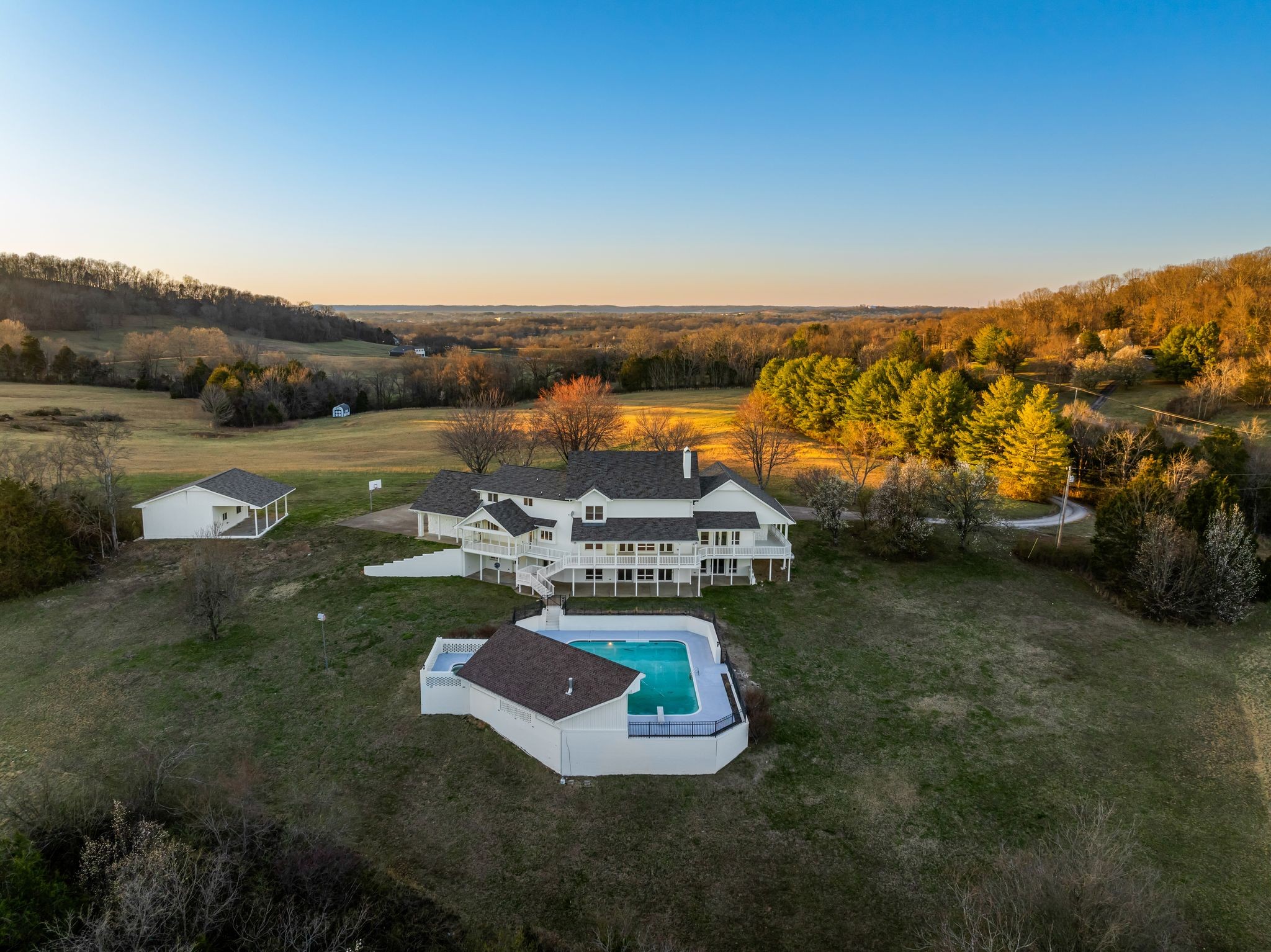 1230 Iron Bridge Road Columbia, TN 38401 - Photo 5 of 43 Gallery Image 5