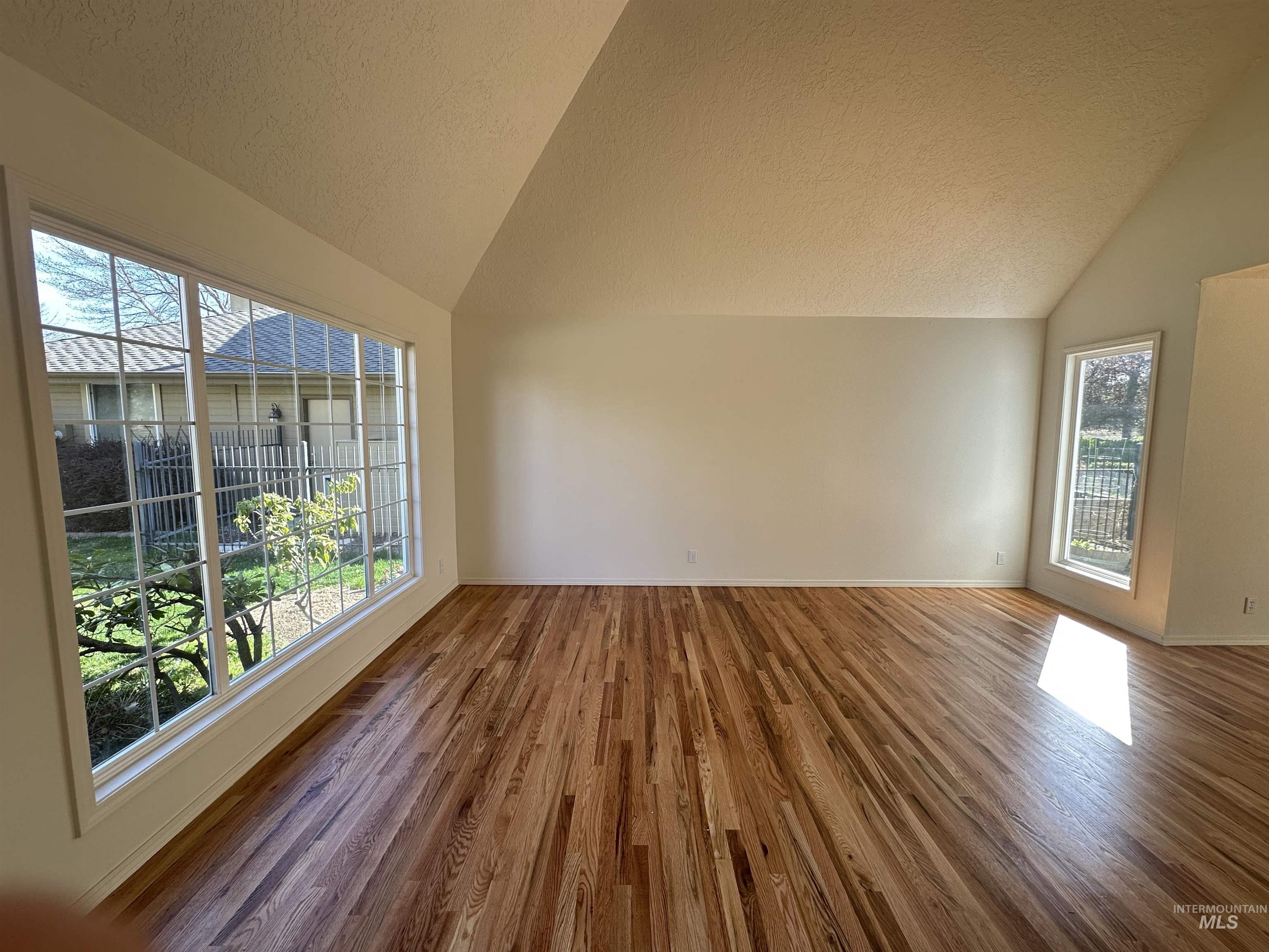 3201 East Rivernest Lane Boise, ID 83706 - Photo 2 of 34