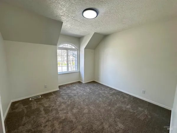 $4,500 | 3201 East Rivernest Lane, Boise, ID 83706