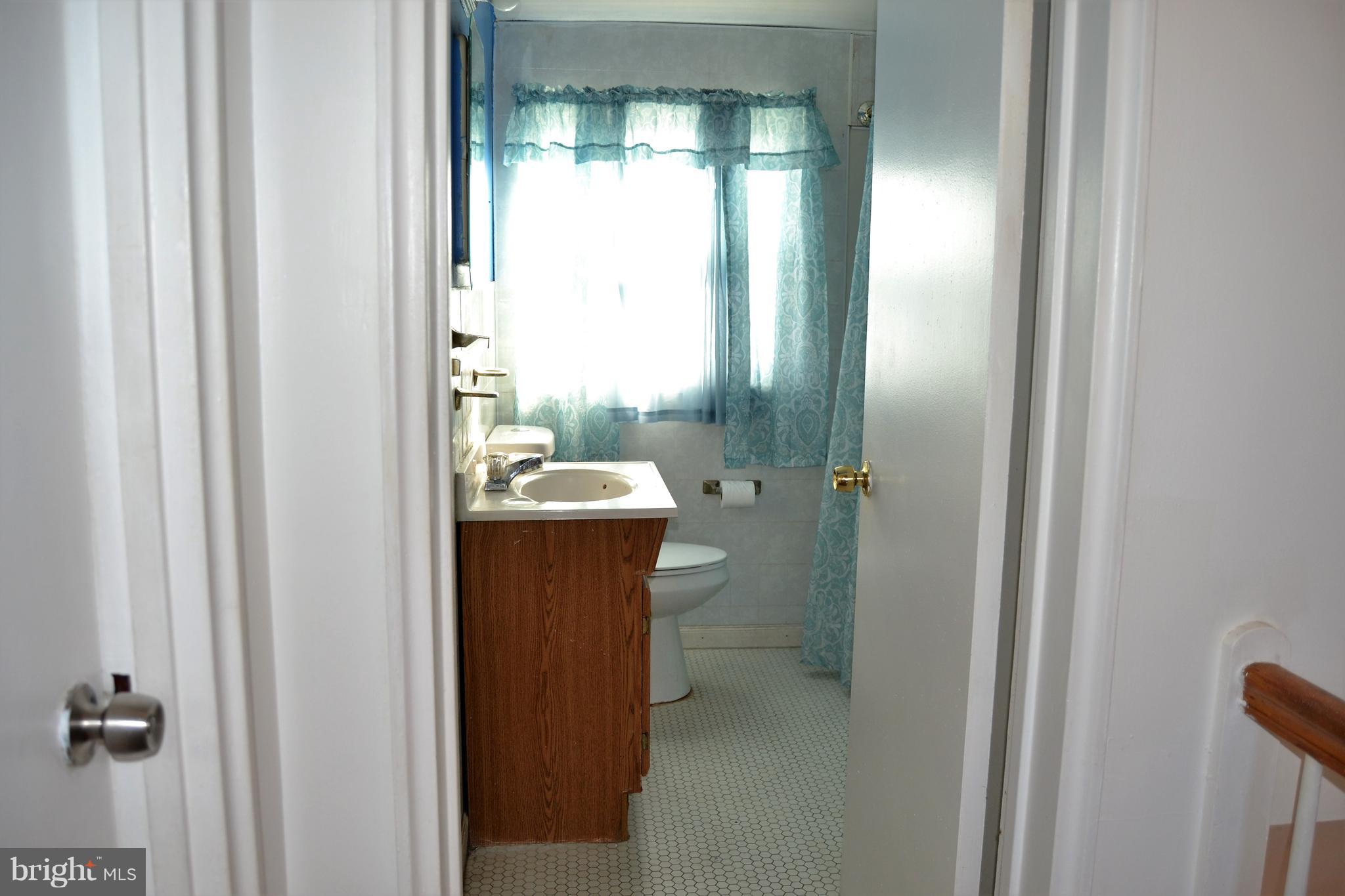 2012 Holborn Road Baltimore, MD 21222 - Photo 31 of 35 Full bath on upper