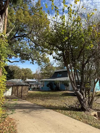 $395,000 | 132 Shady Shores Drive, Mabank, TX 75156