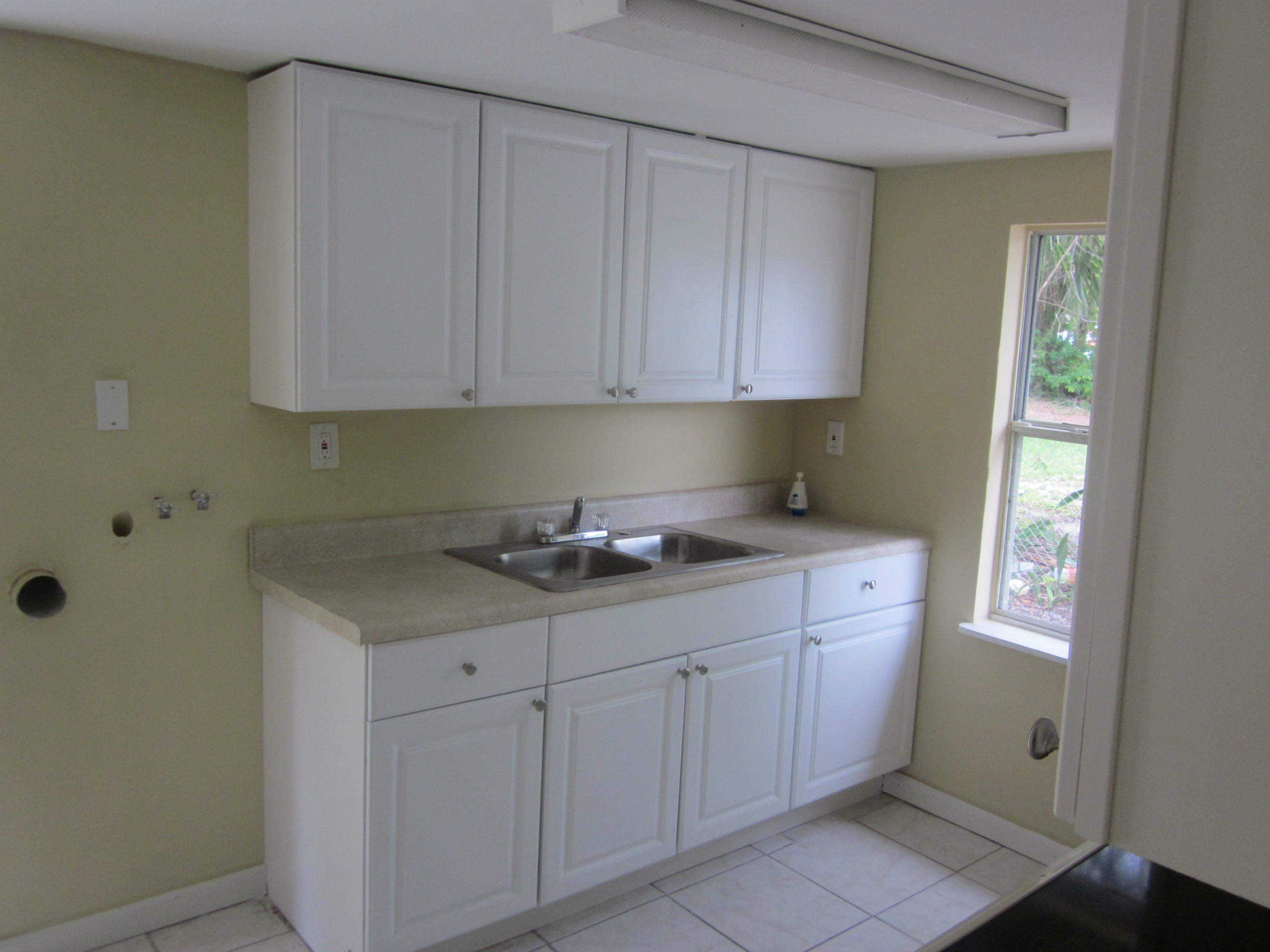 135 West 11th Street Riviera Beach, FL 33404 - Photo 6 of 14 Kitchen 1