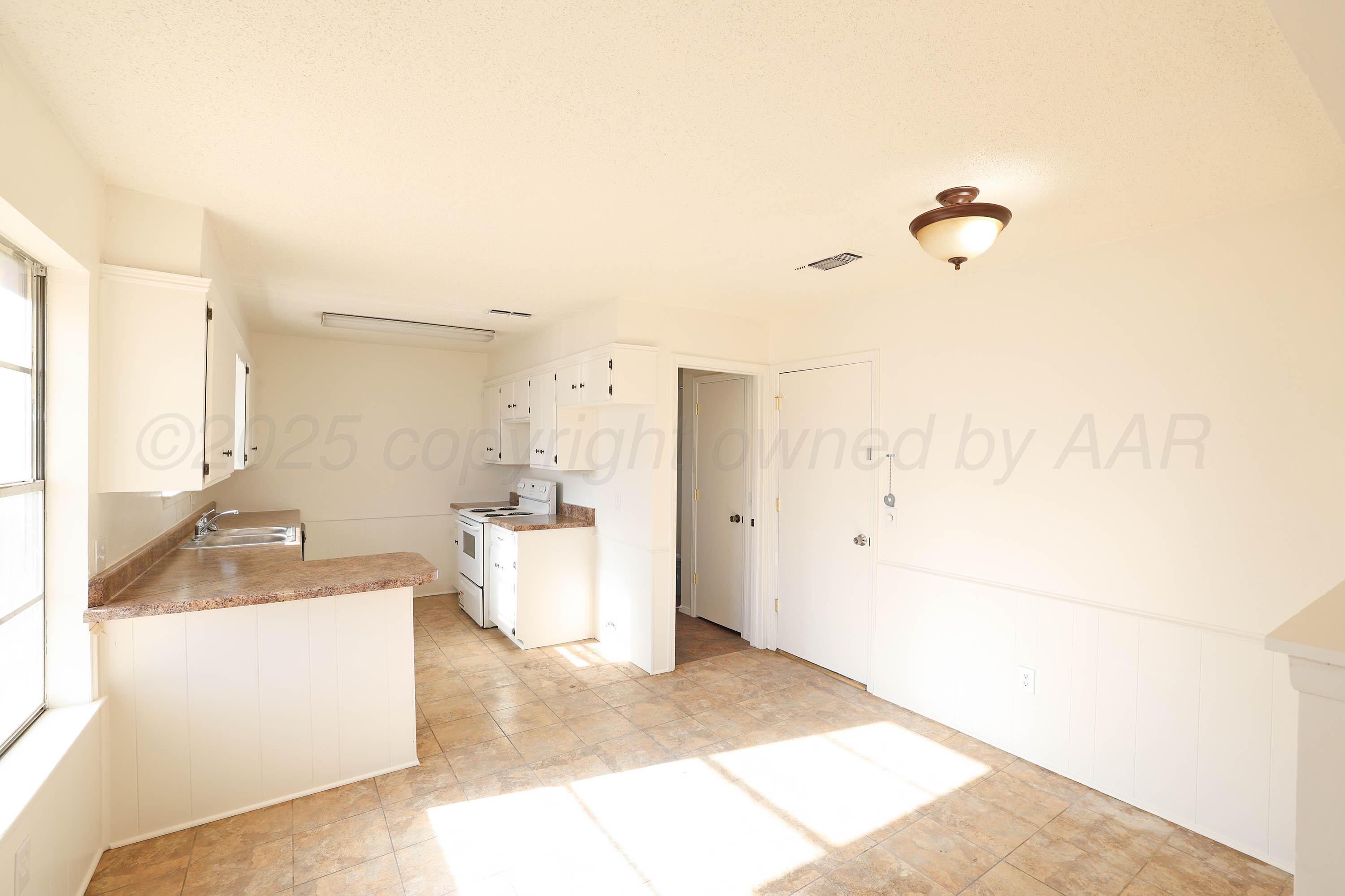 4415 Kingston Road Amarillo, TX 79109 - Photo 6 of 28 a bathroom with a sink a toilet and shower