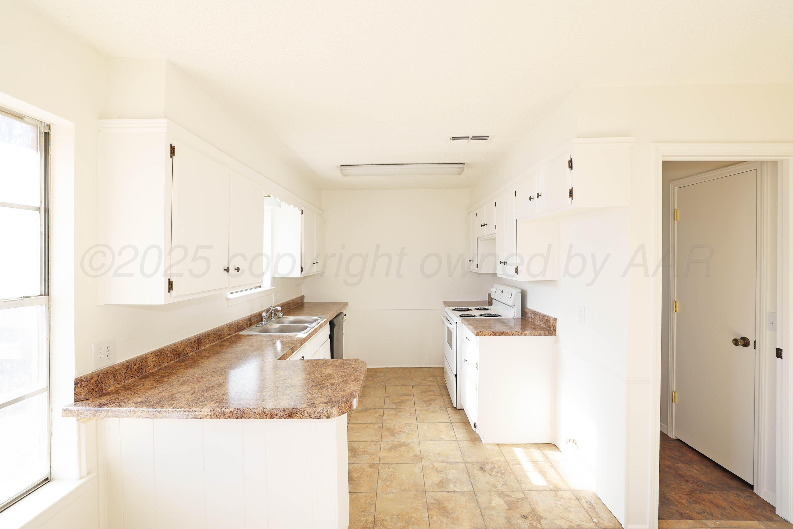 4415 Kingston Road Amarillo, TX 79109 - Photo 8 of 28 a bathroom with a granite countertop sink and a mirror