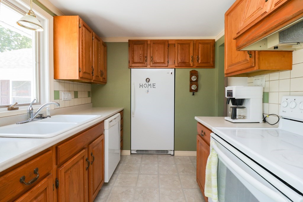 231 Drexel Street Springfield, MA 01104 - Photo 8 of 41 Gallery Image 8