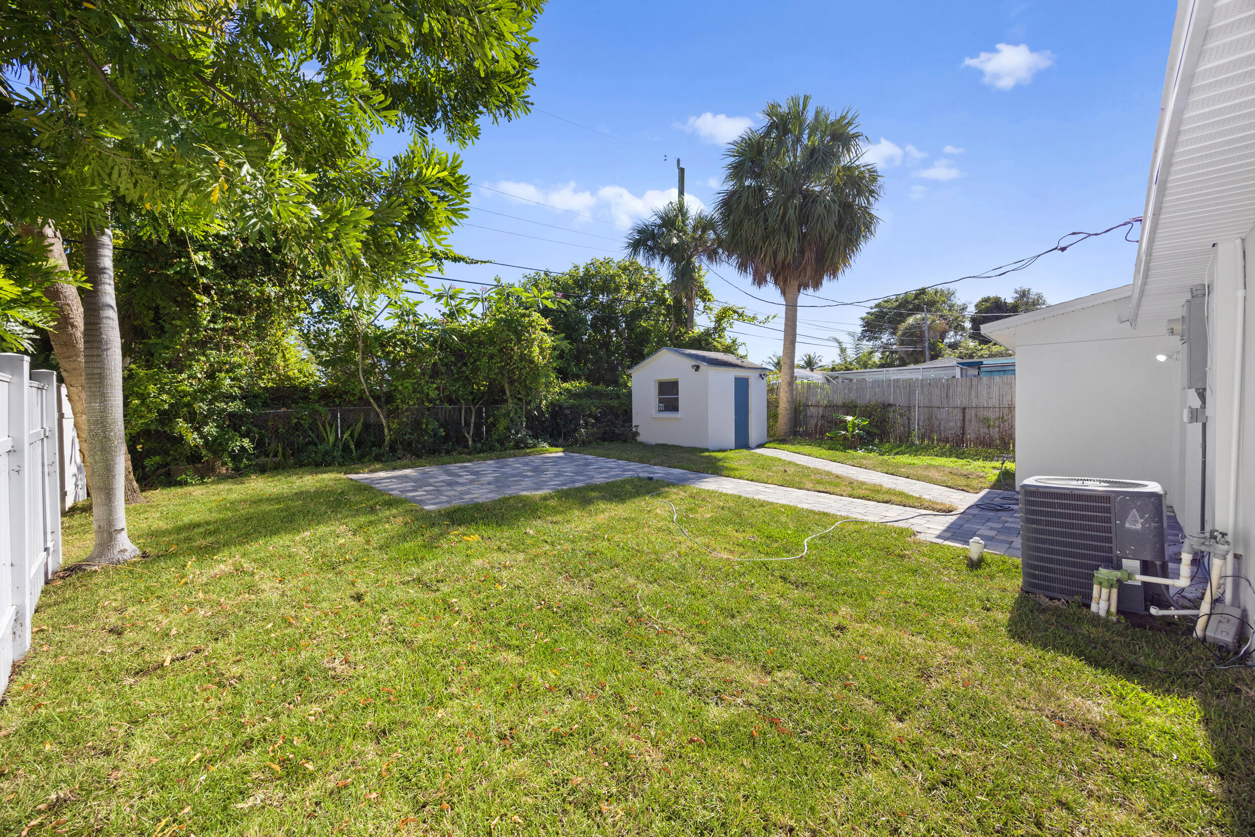 143 East 23rd Street Riviera Beach, FL 33404 - Photo 27 of 30 Back Yard