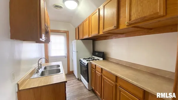 $120,000 | 1210 West McClure Avenue, Peoria, IL 61604