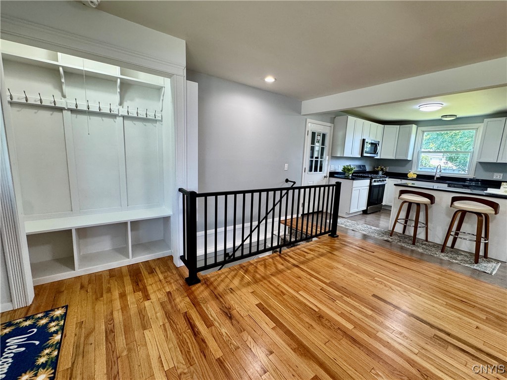 448 Van Roen Road Utica, NY 13502 - Photo 3 of 32