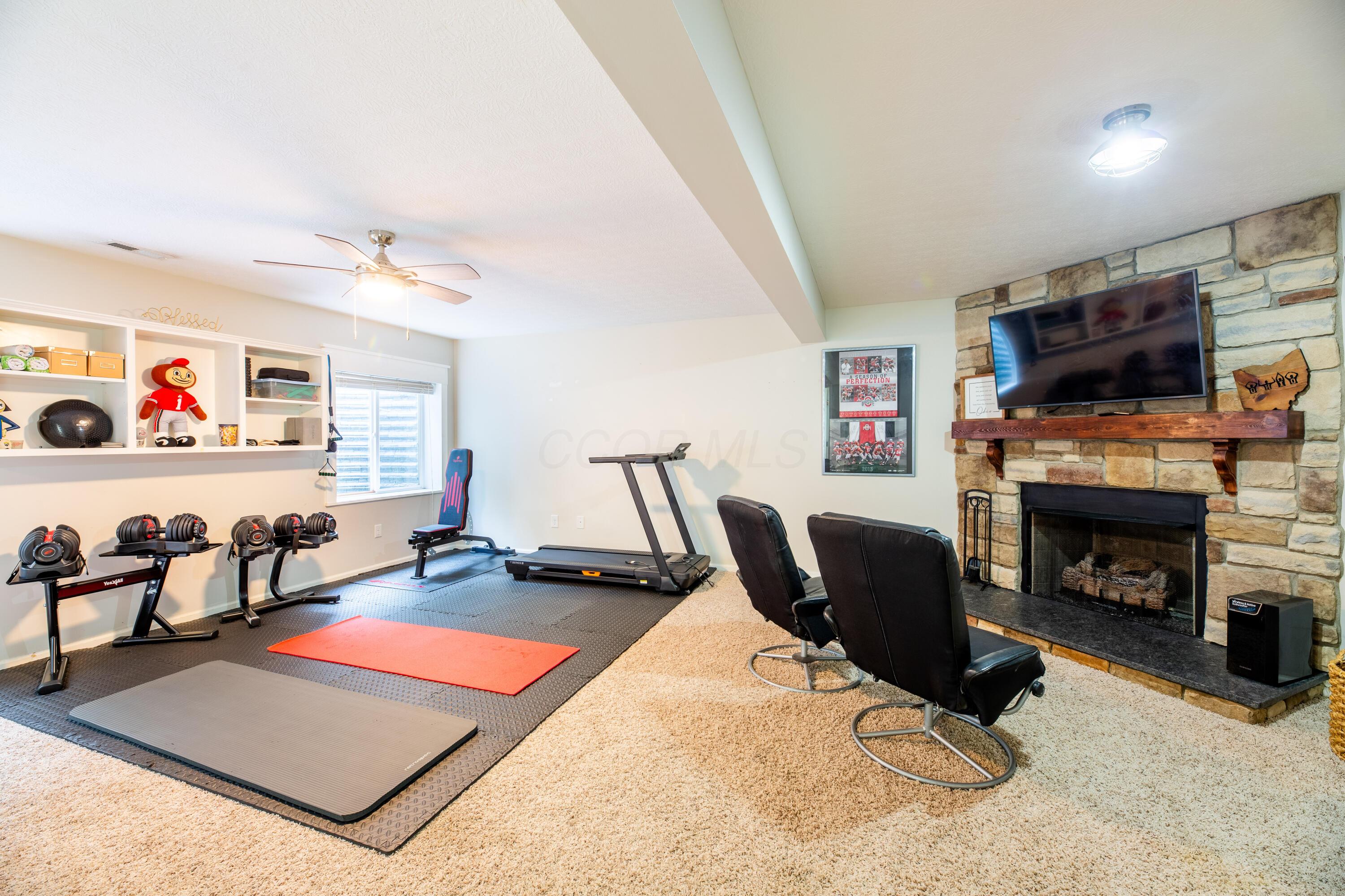 8034 Ravine Run Lane Columbus, OH 43235 - Photo 22 of 57 Family room