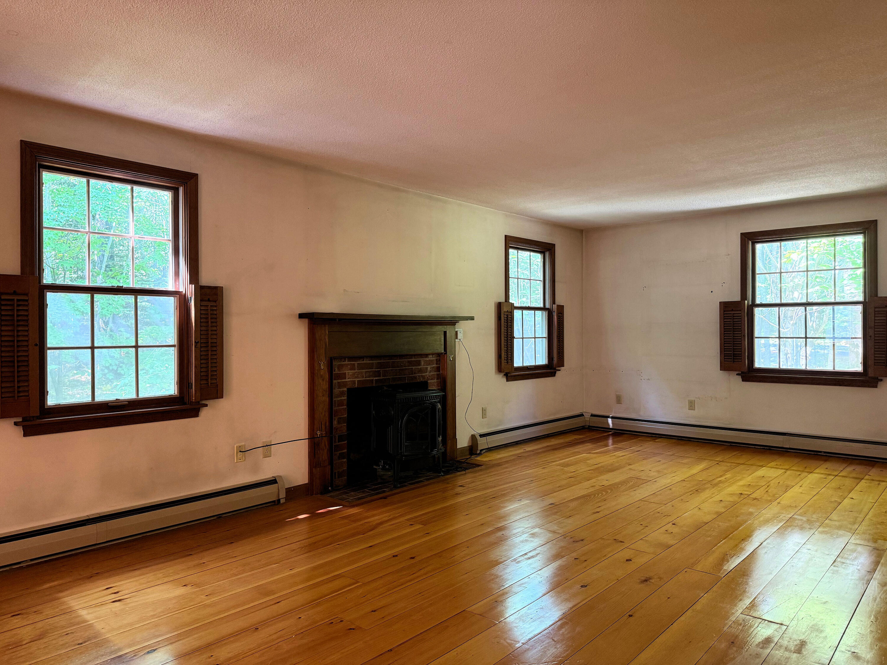 116 Mistic Avenue Rockport, ME 04856 - Photo 4 of 18 Living Room