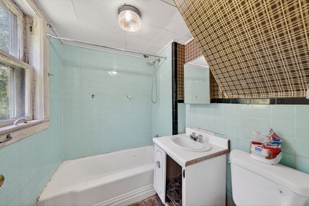 13 Percy Avenue Reading, MA 01867 - Photo 12 of 17