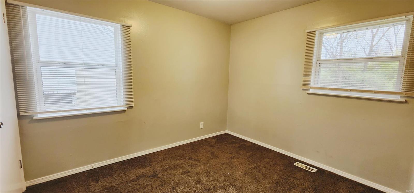 408 Caithness Road St. Louis, MO 63137 - Photo 8 of 11