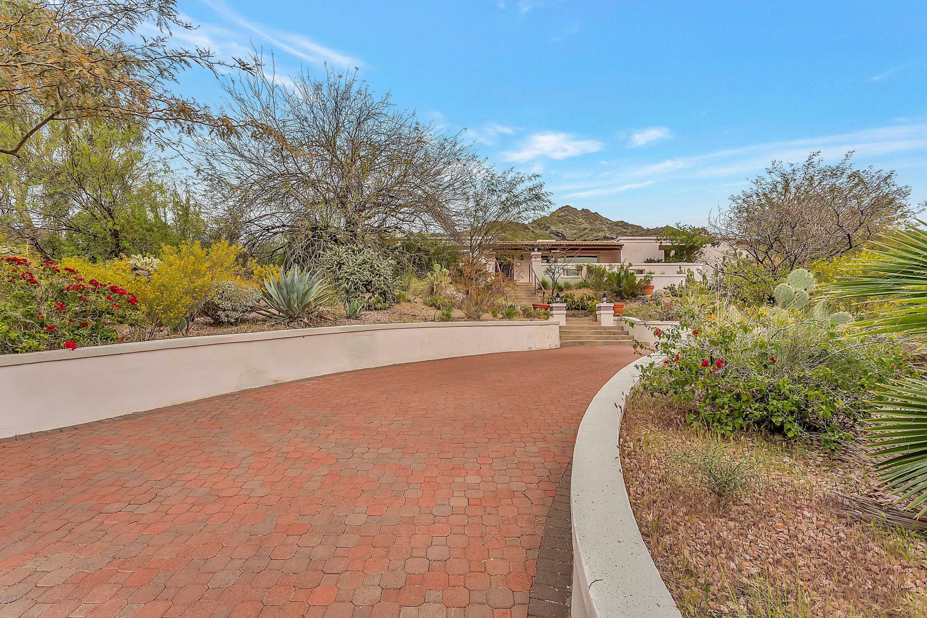 9601 North 17th Place Phoenix, AZ 85020 - Photo 2 of 16 a view of a yard