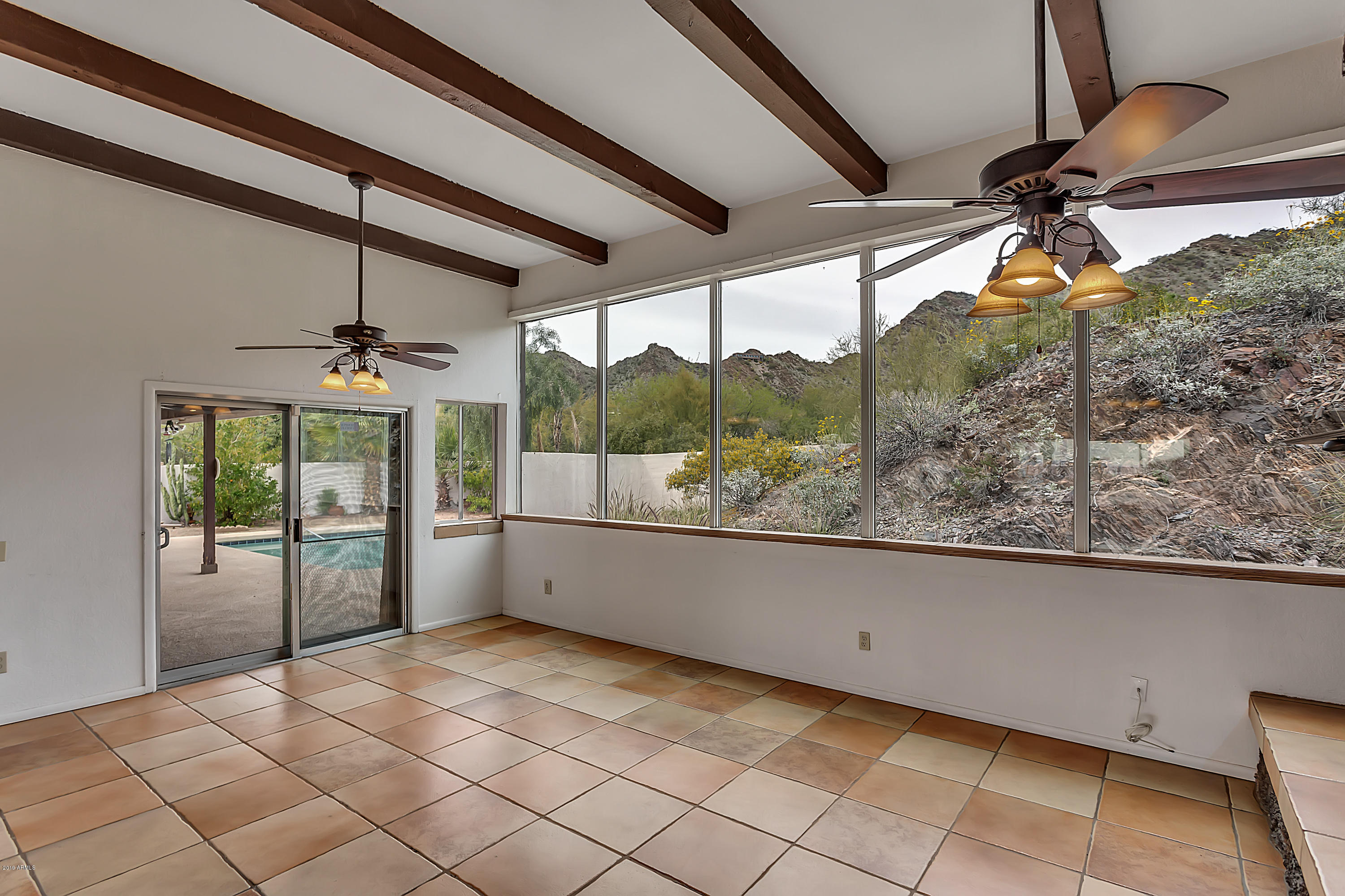 9601 North 17th Place Phoenix, AZ 85020 - Photo 7 of 16 a view of a room and window