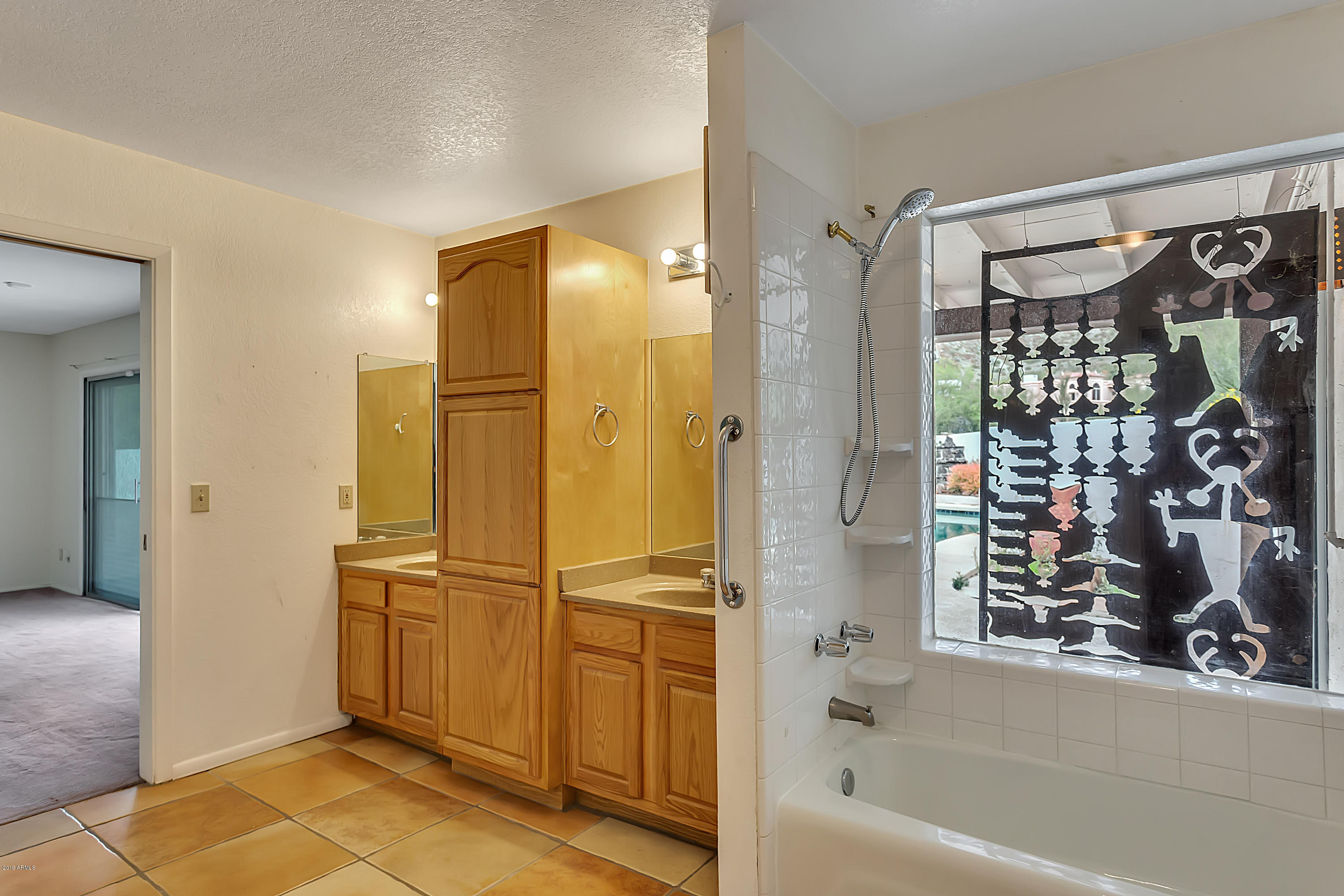 9601 North 17th Place Phoenix, AZ 85020 - Photo 10 of 16 a bathroom with a bathtub and a shower