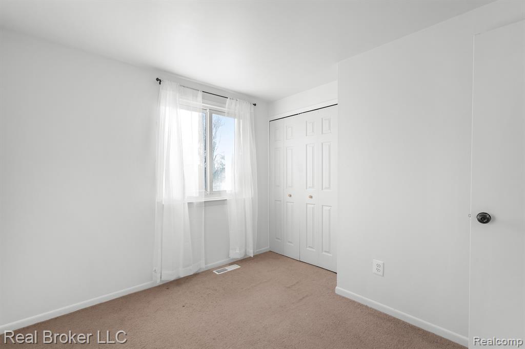 2717 Tiptree Path Flint, MI 48506 - Photo 16 of 24 Gallery Image 16