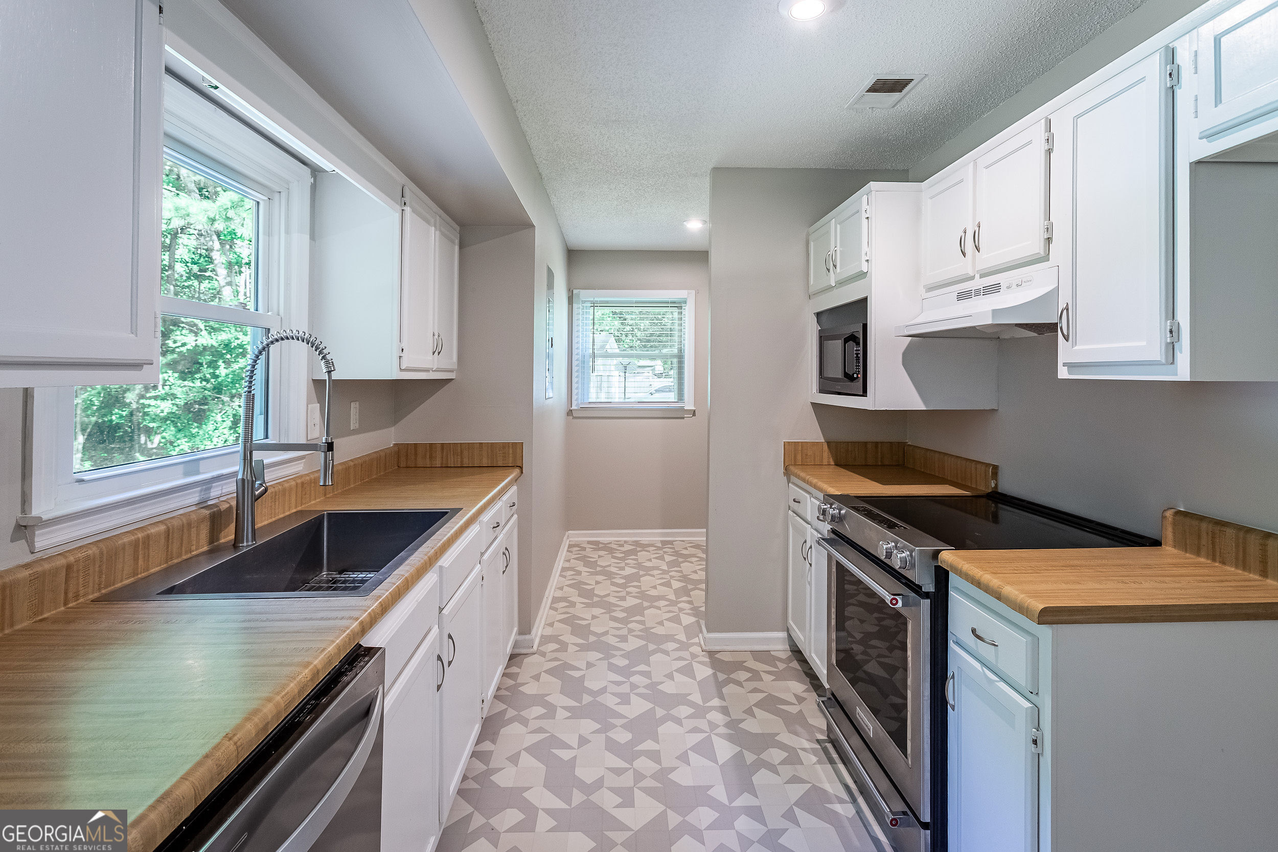 1046 Country Club Road Newnan, GA 30263 - Photo 5 of 20