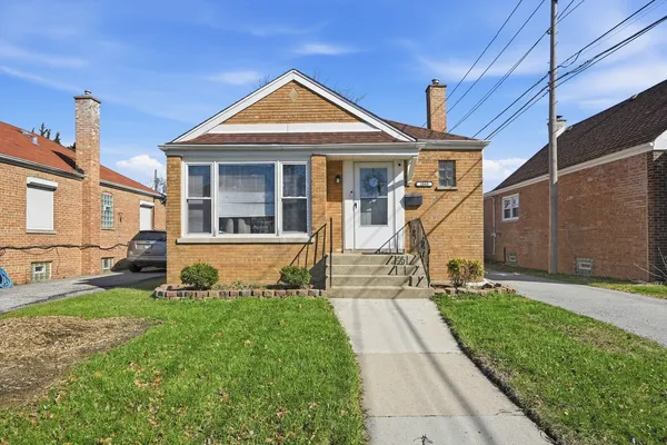 $329,999 | 2868 West 85th Street, Chicago, IL 60652