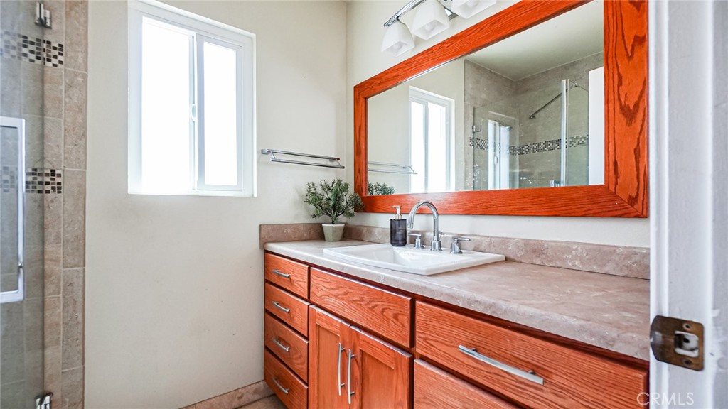 18570 Halter Lane Riverside, CA 92504 - Photo 23 of 63 Kids Bathroom
