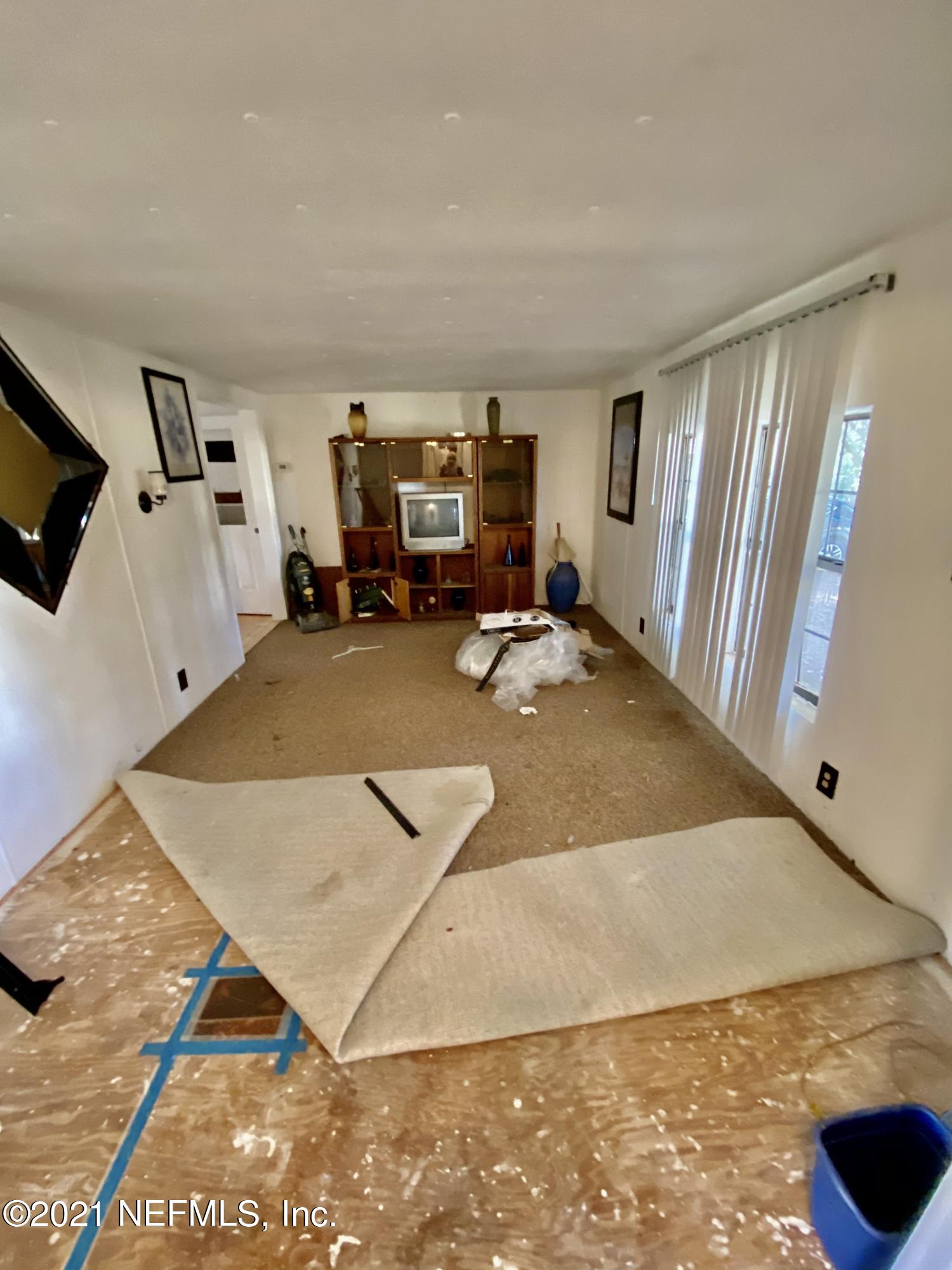 16050 Shellcracker Road Jacksonville, FL 32226 - Photo 19 of 45 living room